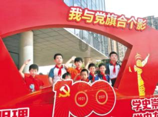 陈冲“三宗罪”：宣誓效忠美国还敢回国捞金，惹怒国人